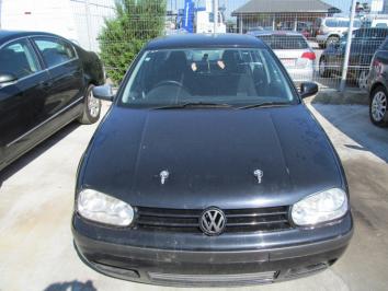Volskwagen Golf 1.6 2000 Benzina poza Volskwagen Golf 1.6 2000 Benzina