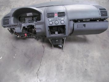 poza Volskwagen Touran -- 2006 --