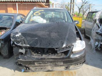 Volskwagen Touran 1.6FSI 2005 Benzina poza Volskwagen Touran 1.6FSI 2005 Benzina